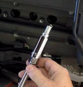 installing-the-spark-plugs-into-an-aston-martin-db9